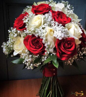 Red-Roses-with-Drosophila-Bouquet 2